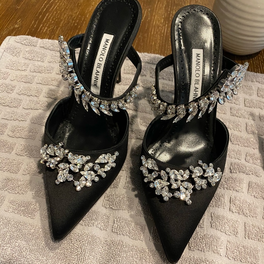 Lurum 90mm, Manolo Blahnik, Black Satin 38